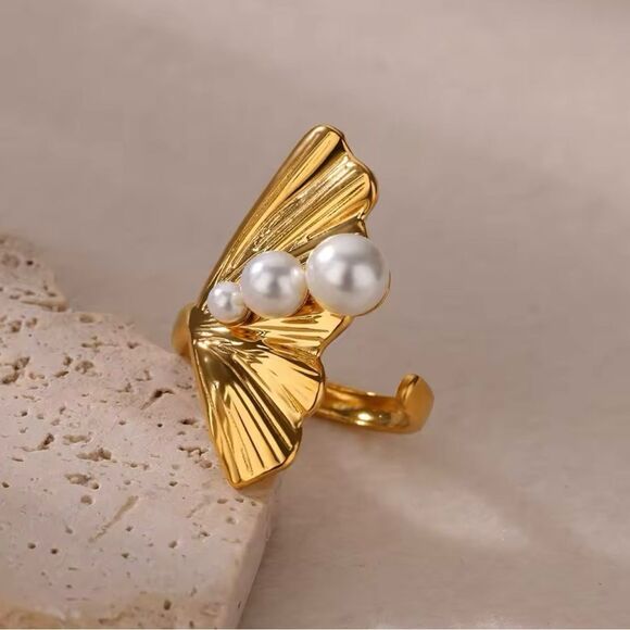 Anthropologie Jewelry - Golden Fan Pearl Ring – Modern Elegance